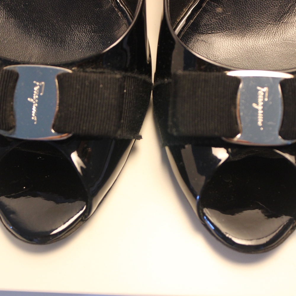 SOLD📍Classically beautiful Ferragamo shoes. - Picture 2 of 9